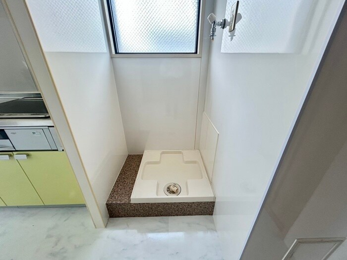 物件内観写真13　(洗濯機置場)