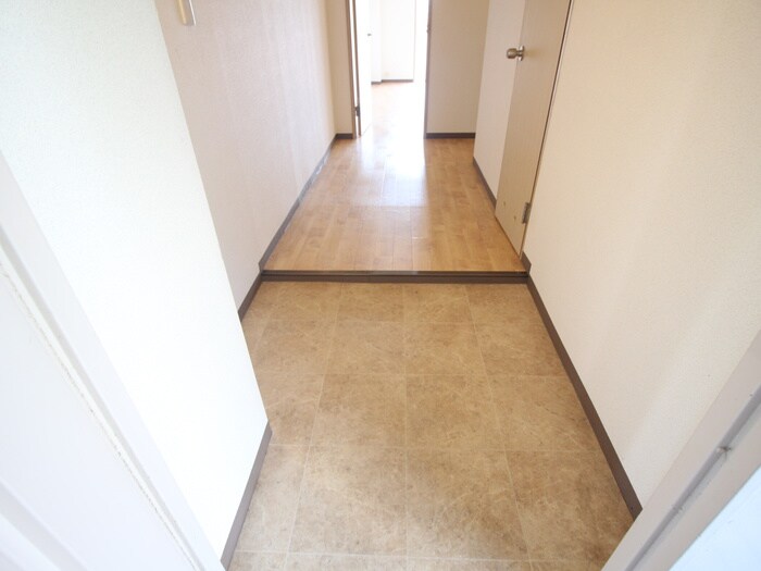 物件内観写真17　(玄関)