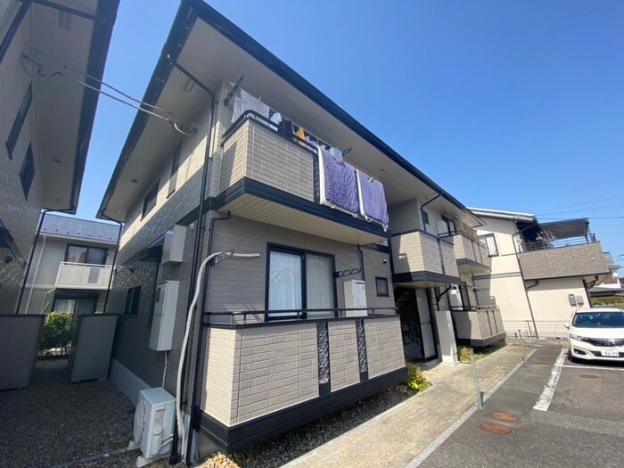 エミナ・コレージュBの物件外観写真