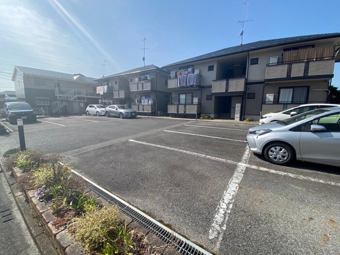 物件外観写真2　(駐車場)