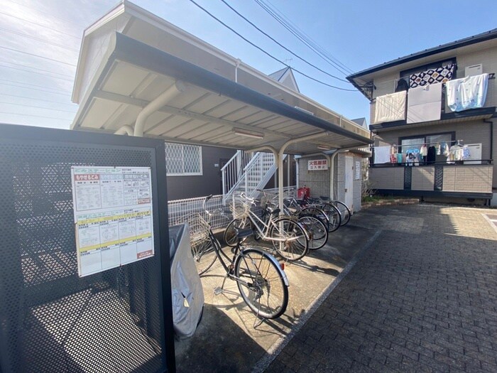 物件外観写真3　(駐輪場)