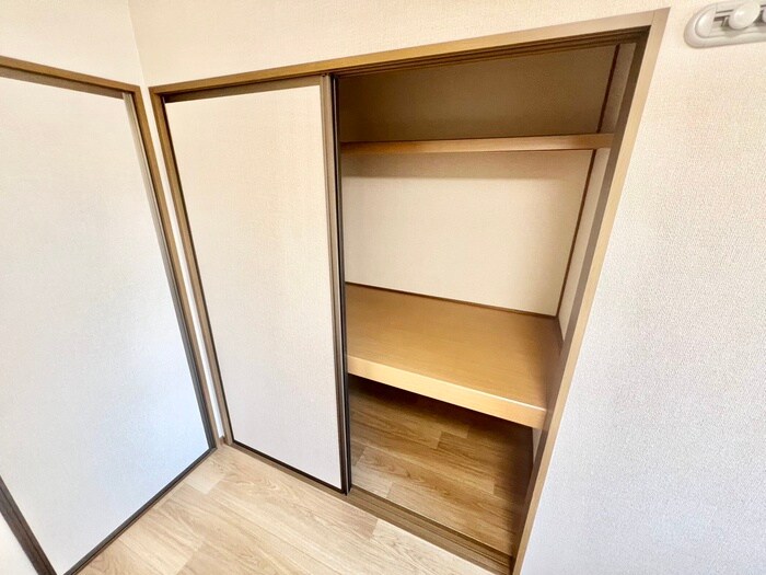 物件内観写真12　(収納)