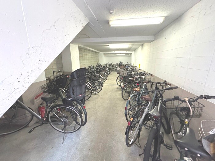 物件外観写真4　(駐輪場)