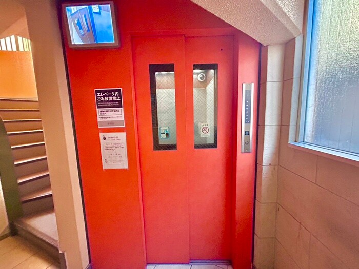 物件外観写真4　(エントランス部分)