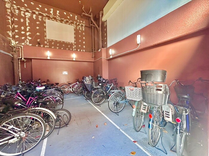 物件外観写真6　(駐輪場)