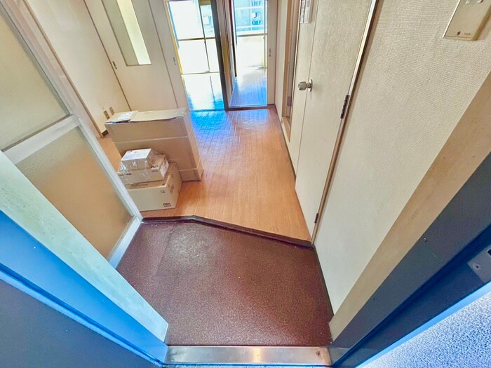 物件内観写真13　(玄関)