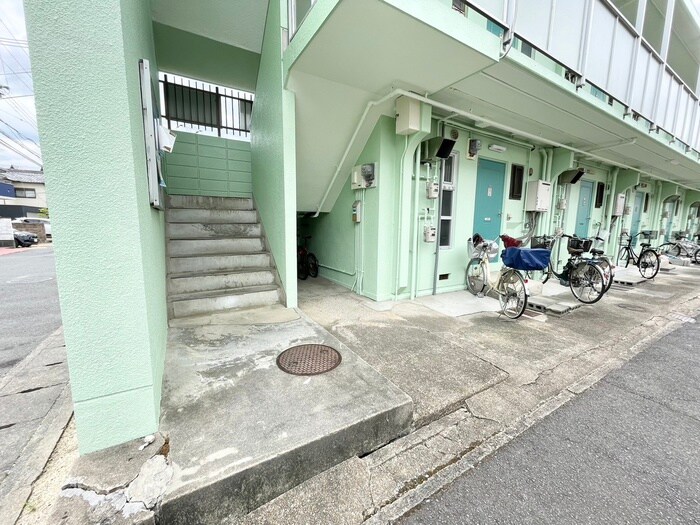 物件外観写真4　(エントランス部分)