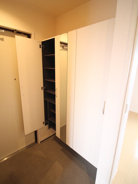 物件内観写真8　(靴箱)