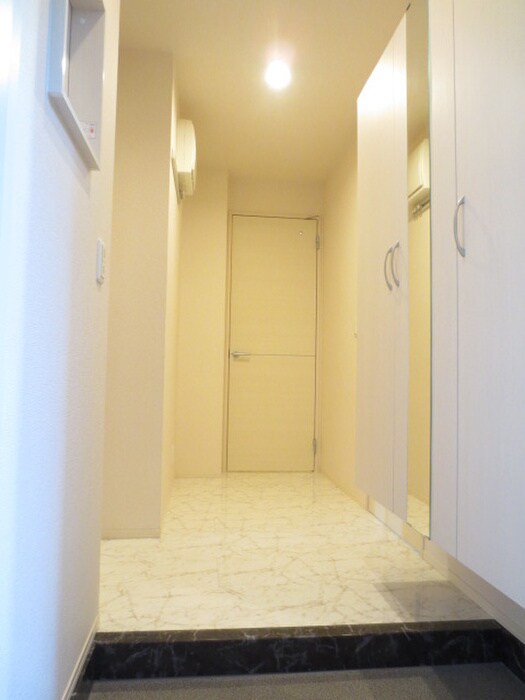 物件内観写真16　(玄関)