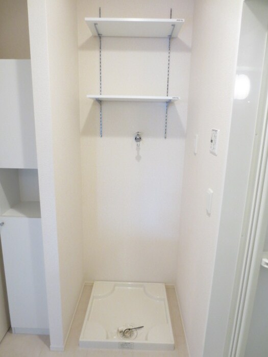 物件内観写真17　(洗濯機置場)