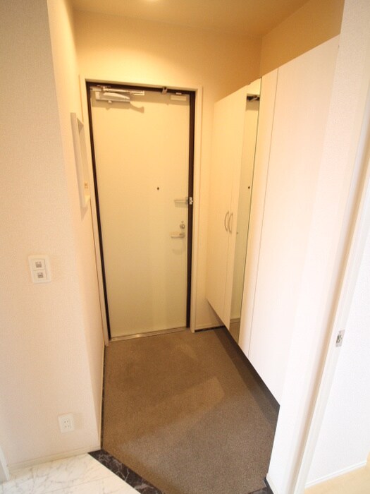物件内観写真18　(玄関)