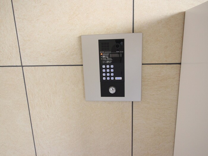 物件外観写真5　(エントランス部分)