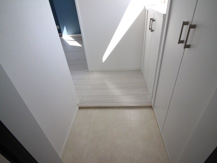 物件内観写真19　(玄関)