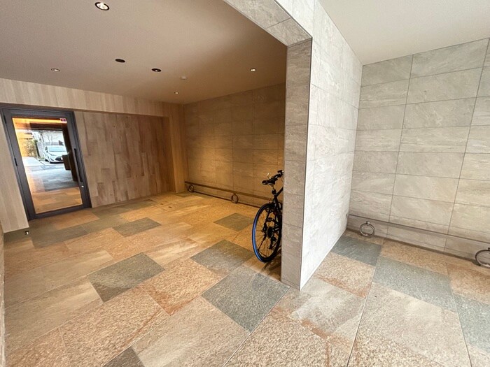 物件外観写真4　(駐輪場)