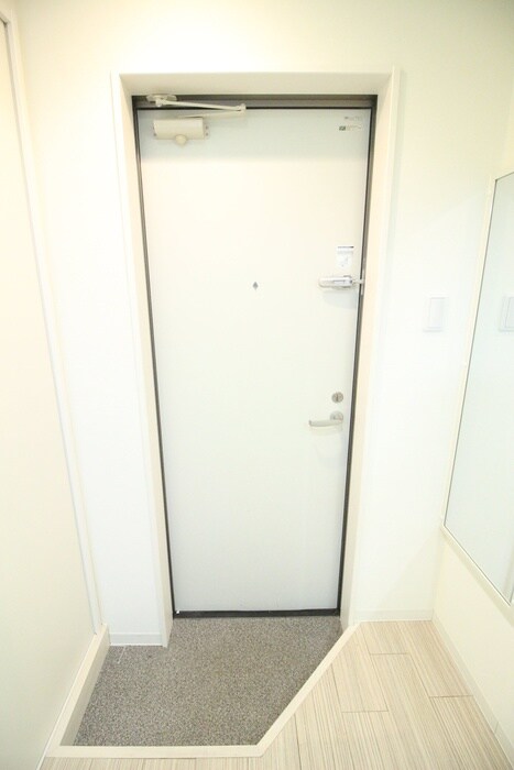 物件内観写真12　(玄関)