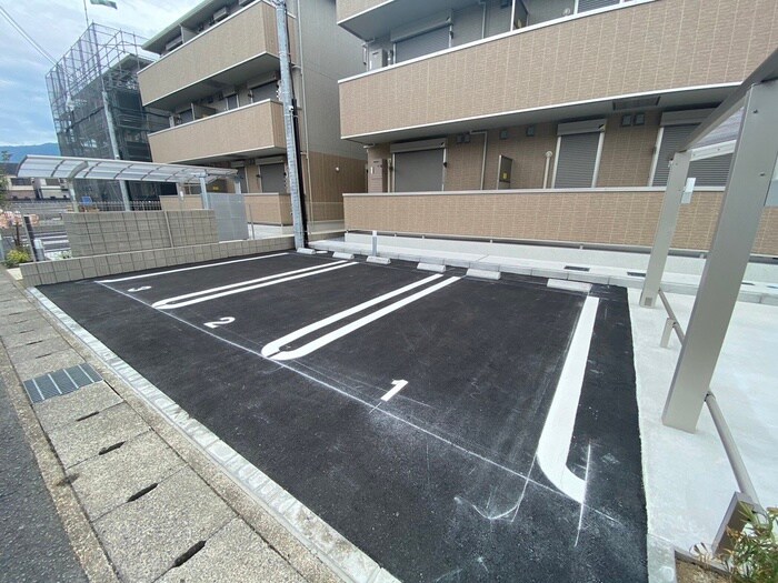 物件外観写真6　(駐車場)