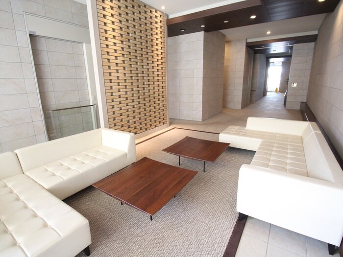 物件外観写真2　(エントランス部分)