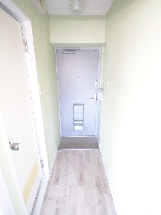 物件内観写真7　(玄関)