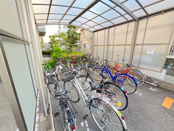 物件外観写真4　(駐輪場)