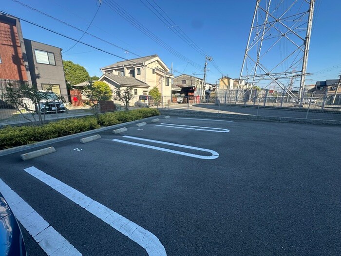 物件外観写真4　(駐車場)