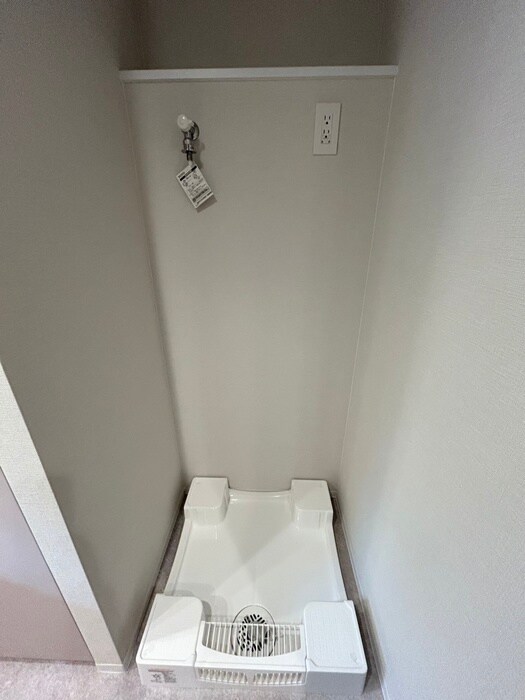 物件内観写真16　(洗濯機置場)