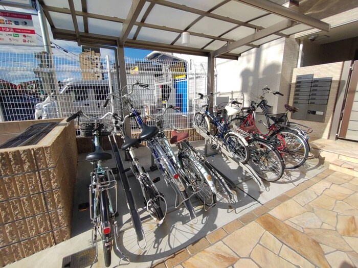 物件外観写真5　(駐輪場)