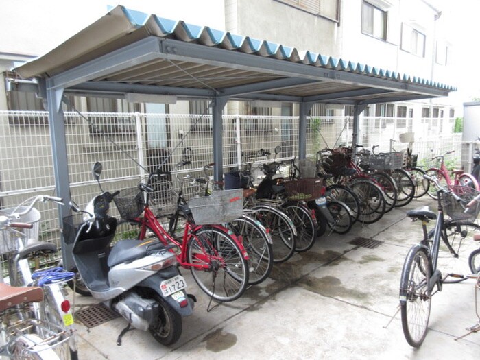 物件外観写真4　(駐輪場)