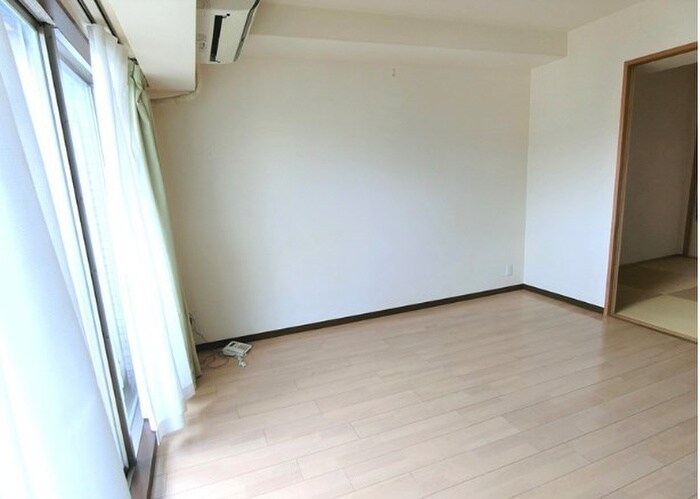 物件内観写真3　(居室)