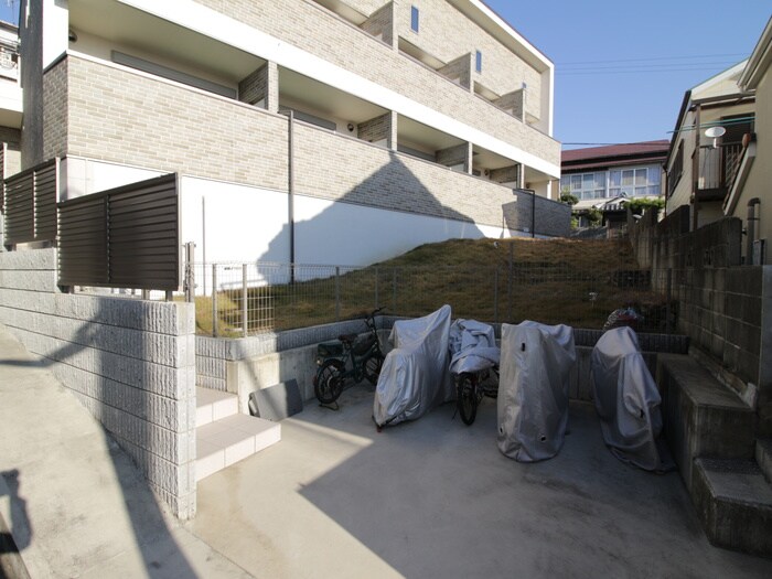 物件外観写真5　(駐輪場)