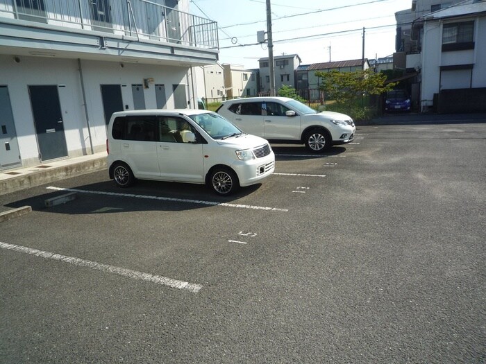 物件外観写真6　(駐車場)