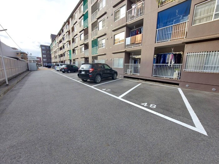 物件外観写真6　(駐車場)