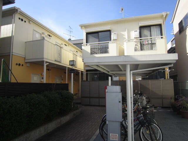 物件外観写真2　(エントランス部分)