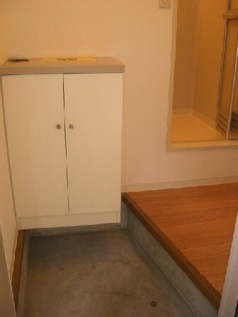 物件内観写真4　(玄関)