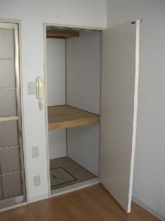物件内観写真6　(収納)
