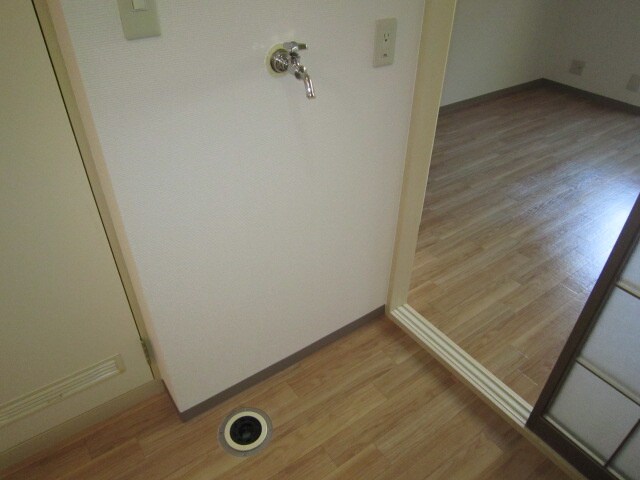 物件内観写真7　(洗濯機置場)