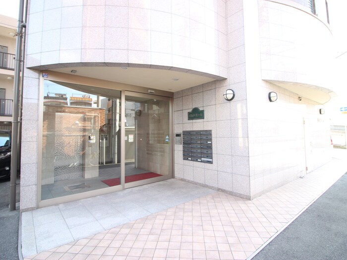 物件外観写真2　(エントランス部分)