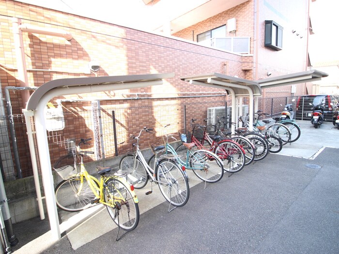 物件外観写真5　(駐輪場)