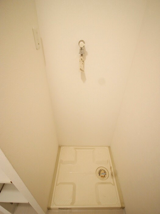 物件内観写真11　(洗濯機置場)