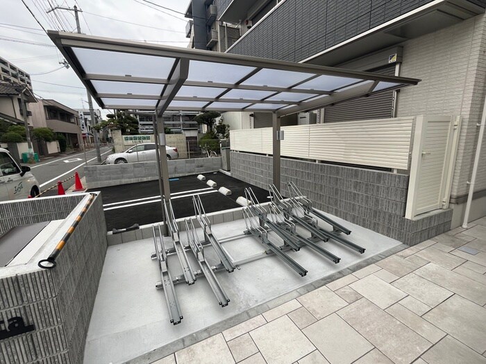 物件外観写真4　(駐輪場)