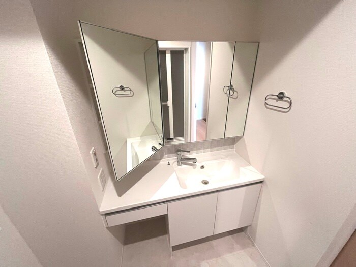 物件内観写真11　(洗面)