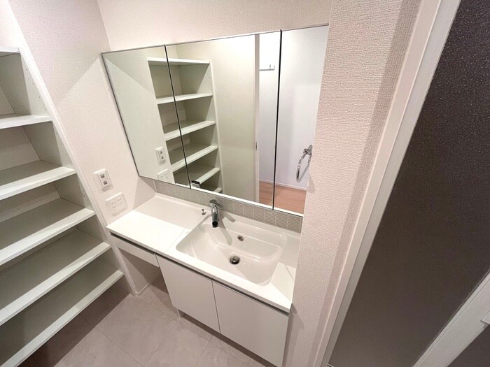 物件内観写真11　(洗面)