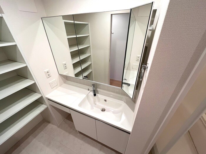 物件内観写真11　(洗面)