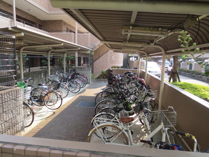 物件外観写真5　(駐輪場)