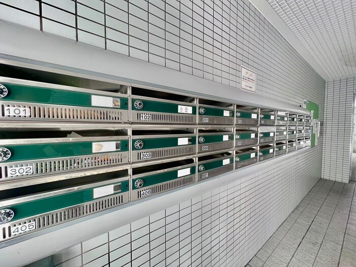 物件外観写真5　(エントランス部分)