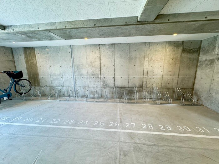 物件外観写真3　(駐輪場)