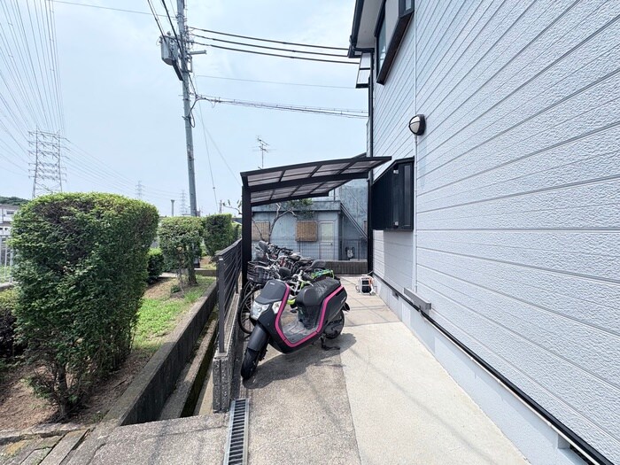 物件外観写真3　(駐輪場)