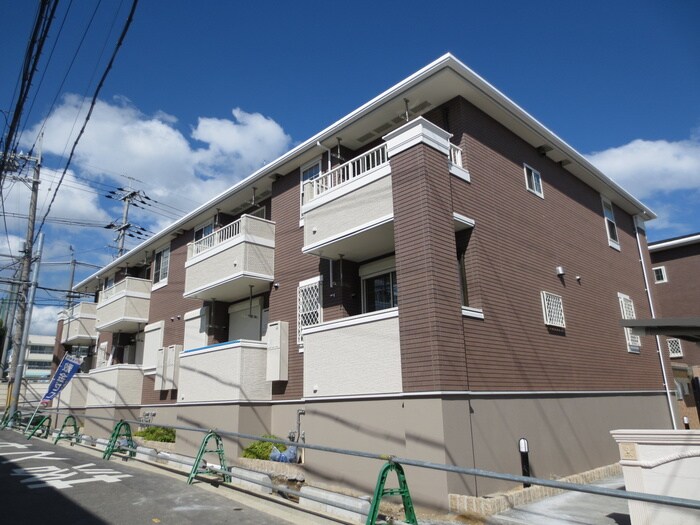 物件外観写真1　(エントランス部分)