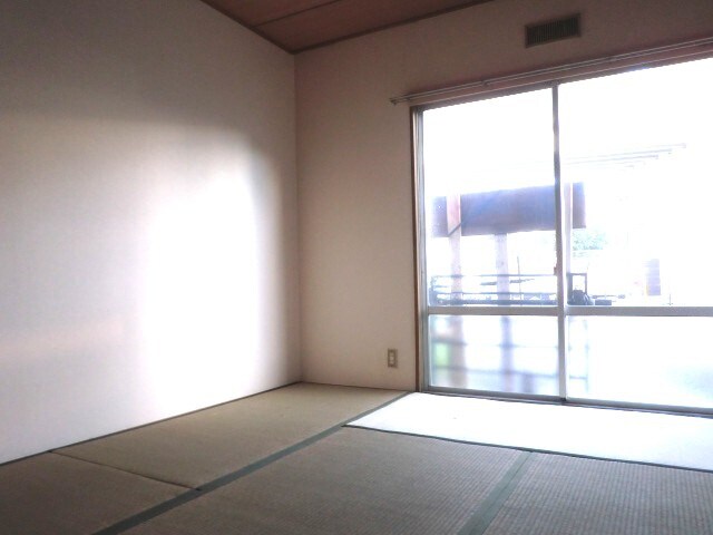 物件内観写真7　(室内からの展望)