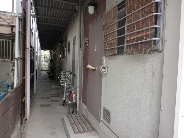 物件外観写真3　(エントランス部分)