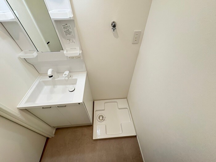 物件内観写真15　(洗濯機置場)